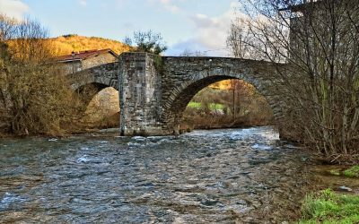 ¿Cuáles son los puentes icónicos del Camino de Santiago?
